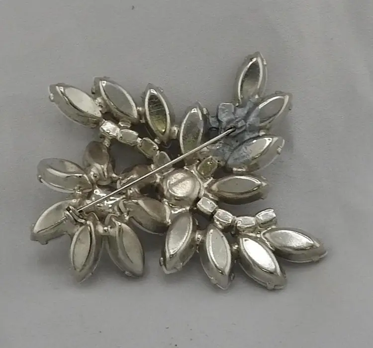 Milkglass Floral Brooch