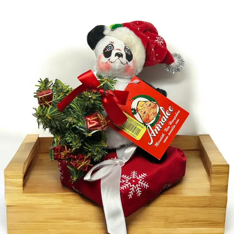 Annalee Present Panda Holding Tree 9" Christmas Doll 2007