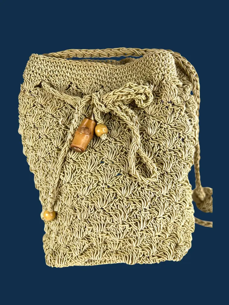 Liz Claiborne Beige Tan Crossbody Crocheted Boho Shoulder Bag. 💜 Lavender Purple Interior. Zippered Inside Pocket.