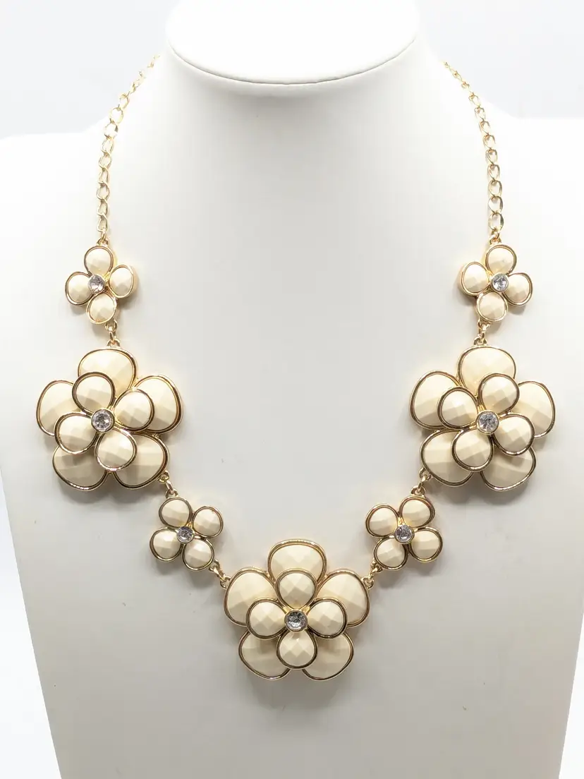 Pappagallo Gold Tone Cream Enameled Flower Necklace Rhinestones