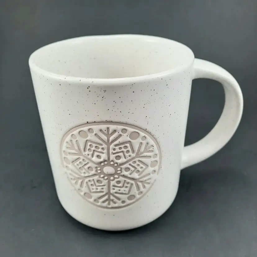 DesignPac Large Embossed Snowflake Mug