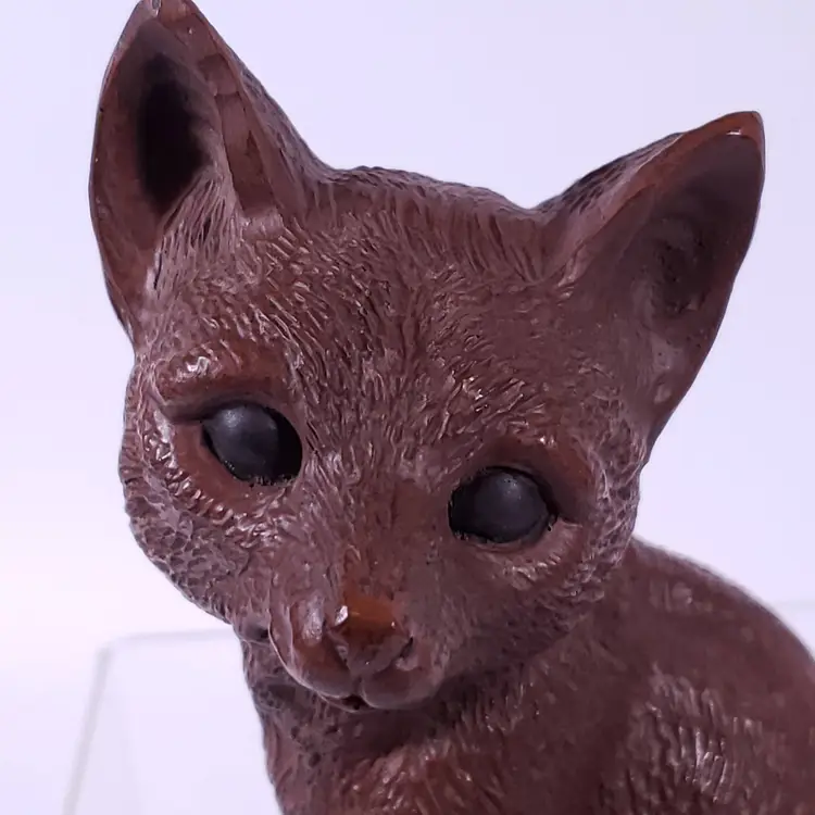 Vintage RED MILL MFG Handcrafted Fox Animal Pecan Shell FIGURINE