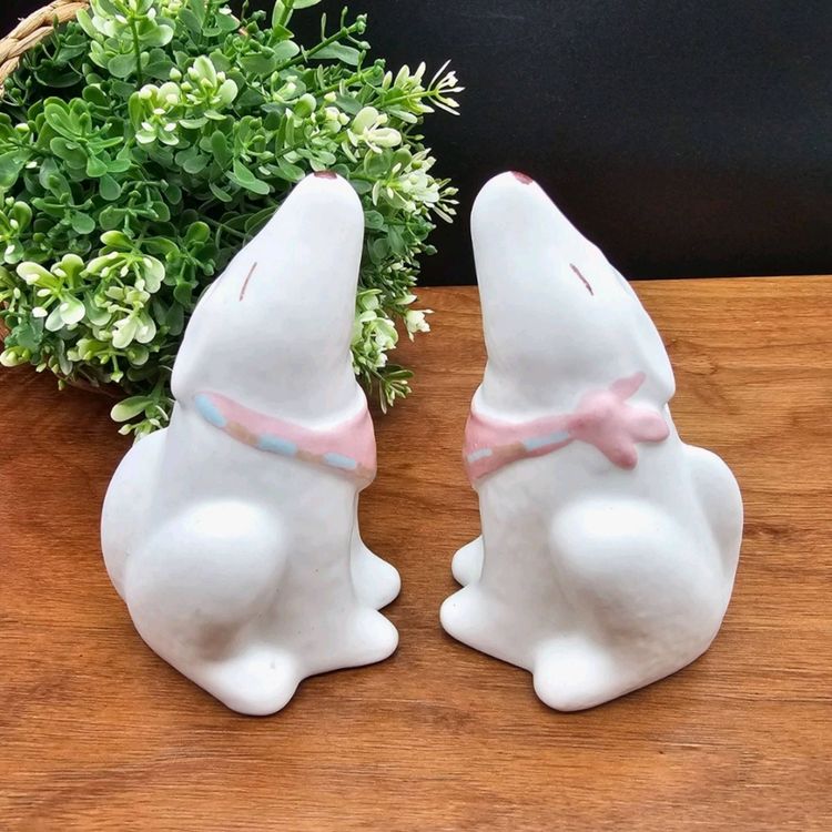 Vintage Treasure Craft Howling Coyotes Salt and Pepper Shaker Set Southwest
