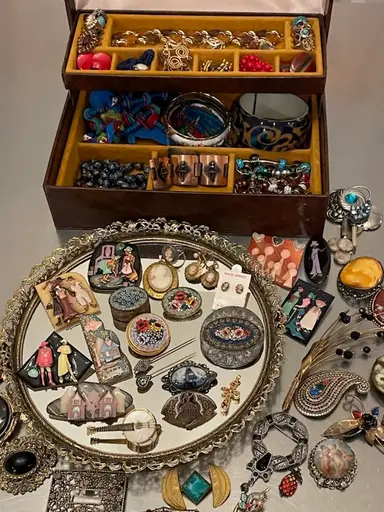 Lucinda, Micros, Cameos & So Much More!