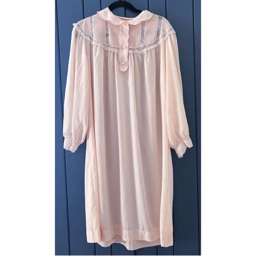 Vintage Sheer Peach Nightgown Fits XL XXL Dainty Lace Trim Cottagecore Trad Wife