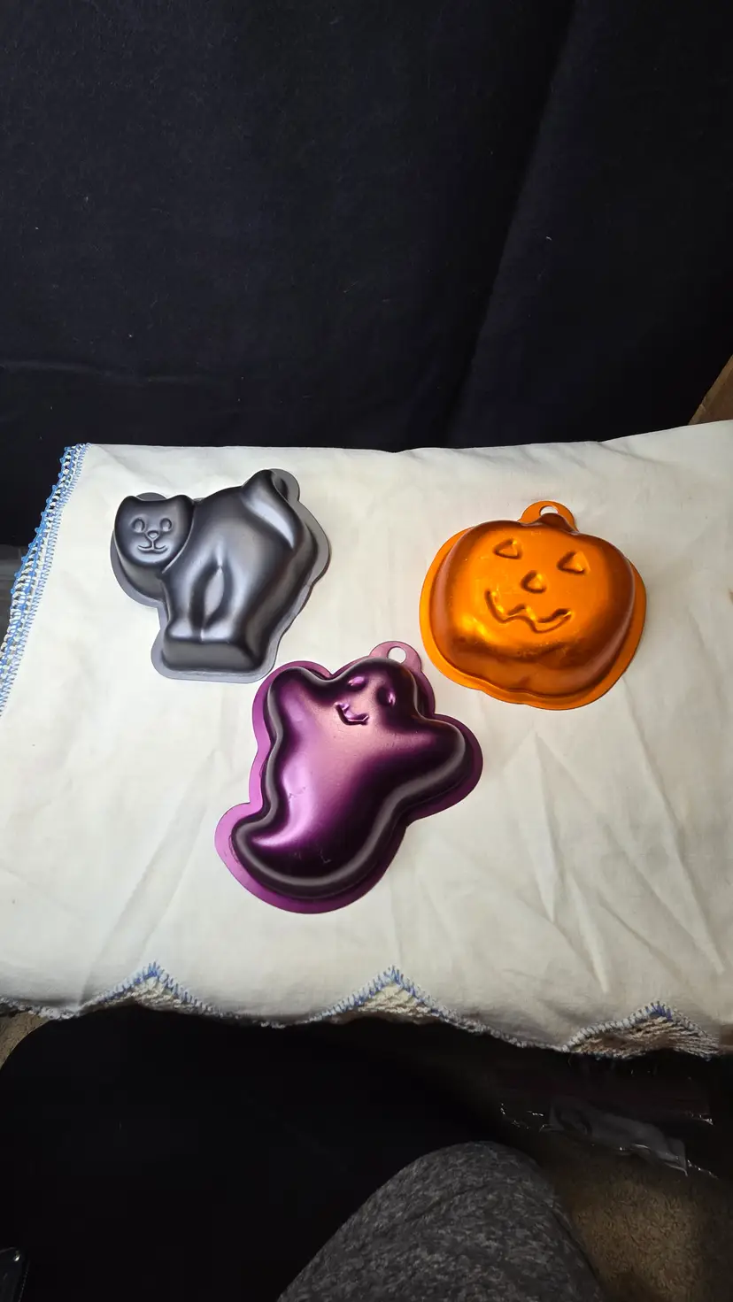 Wilton Halloween Mini Cake Pan Set