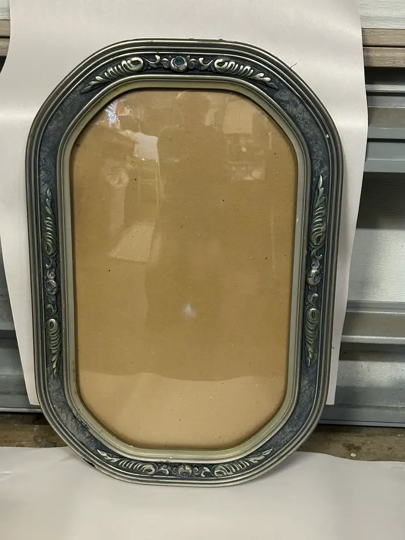 Antique/Vintage Ornate Wood Picture Frame With Glass 21” Silver/grey