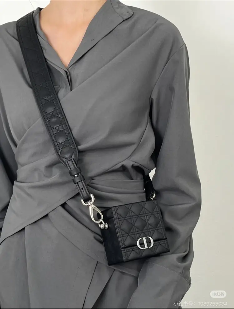 #06 - GWP/VIP DIOR LIPSTICK MAKEUP CASE BAG