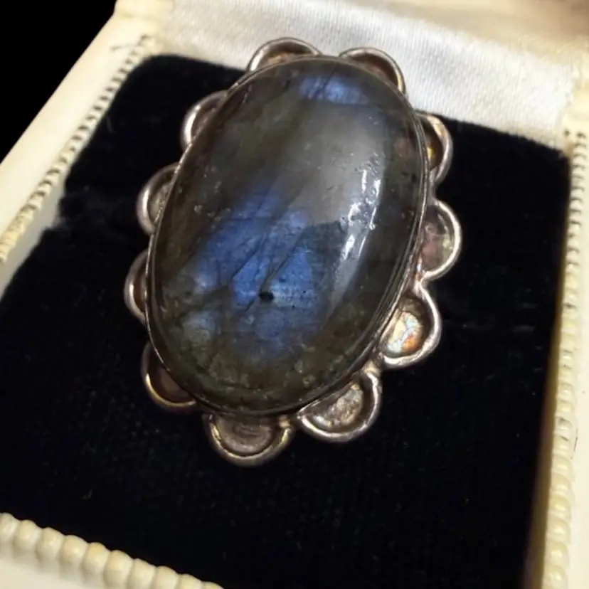 oval labradorite gemstone ring in sterling silvers Size 9.5