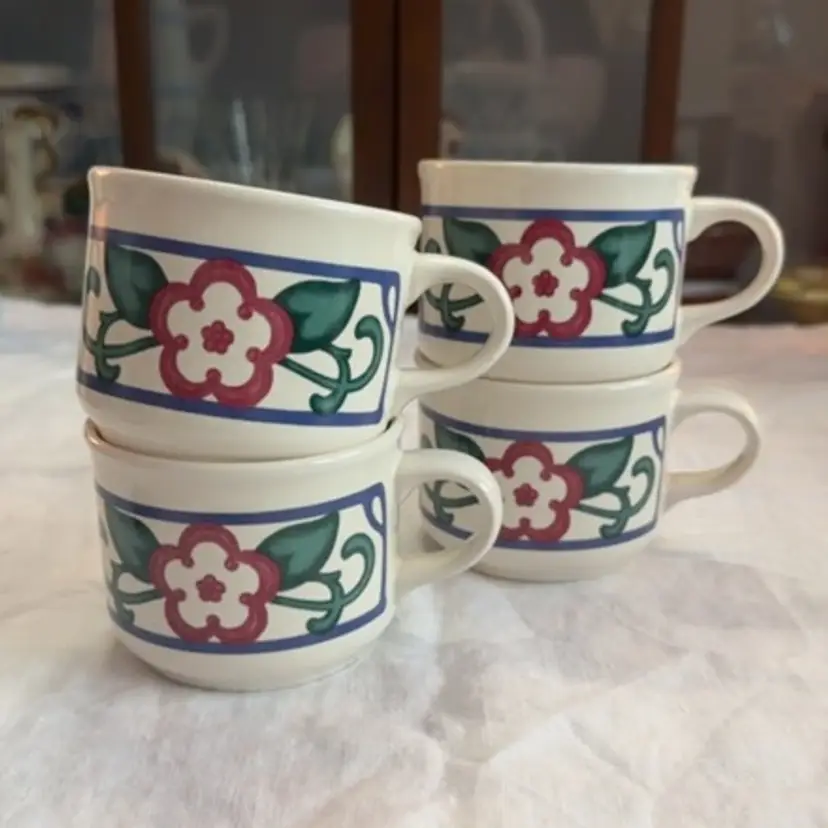 Set Of Four Pfaltzgraff Arbor Vine Mugs