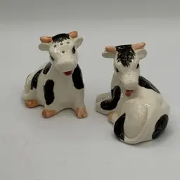 Ceramic Cows Salt And Pepper Shakers Beautiful Details Signed G Wilson Vintage