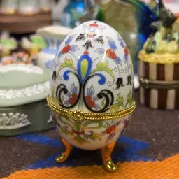 #01 - 036. Beautiful Porcelain Footed Egg Trinket Box