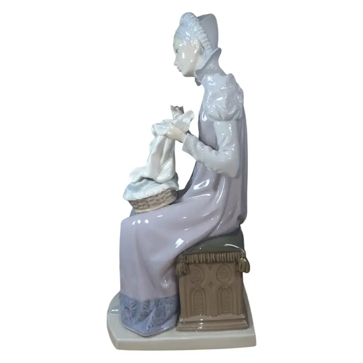 Lladro Spain  # 5126 Sewing A Trousseau Medieval Lady Embroidering