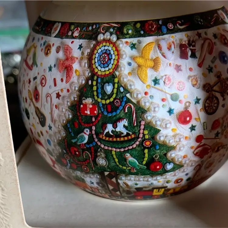 Hallmark 1981 Christmas Tree ornament In Original Box