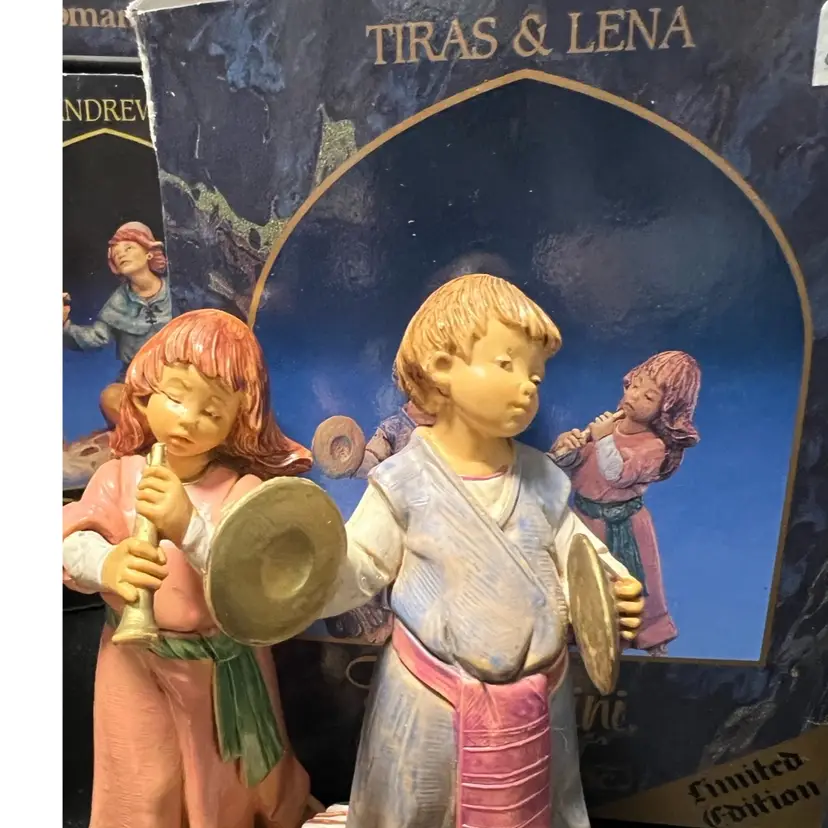 Tired & Lena- Vintage Fontanini Heirloom Collection Religious/Nativity figure, hand-painted resin. Bagni di Lucca, Italy , Original Box
