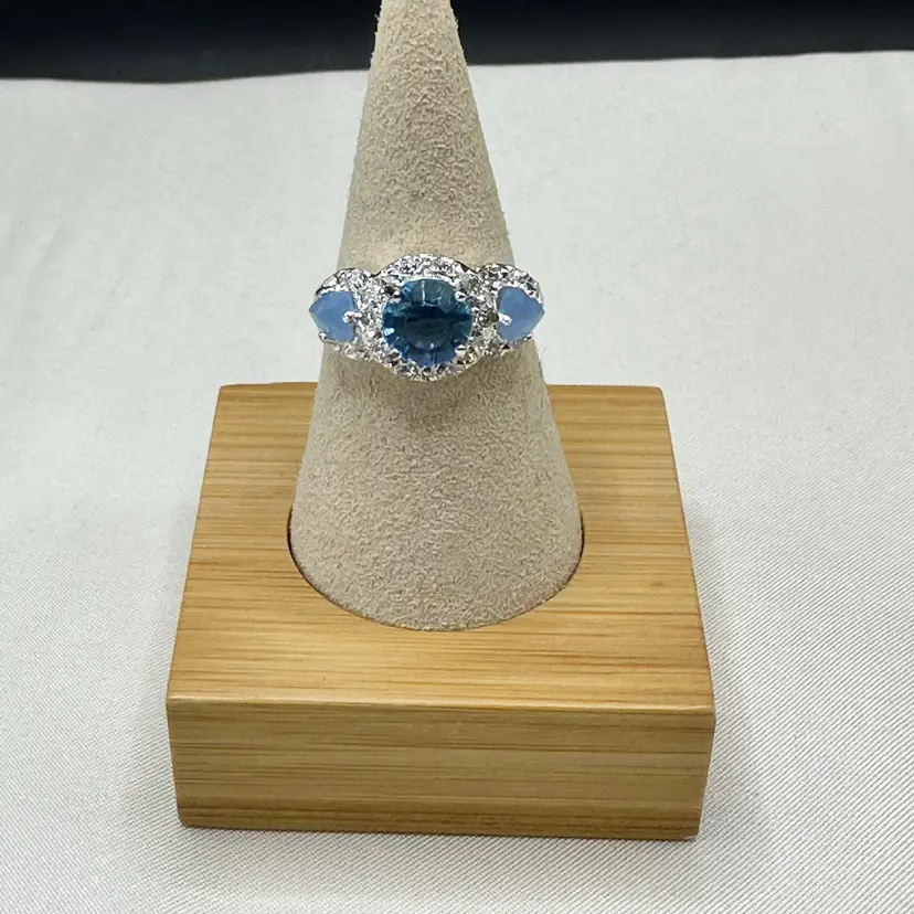 A045 - Avon Legacy Riches Blue Ring Size 9