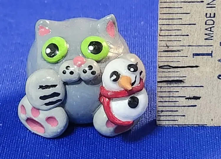 Christmas Shirley's Cats - Grey Cat with Snowman