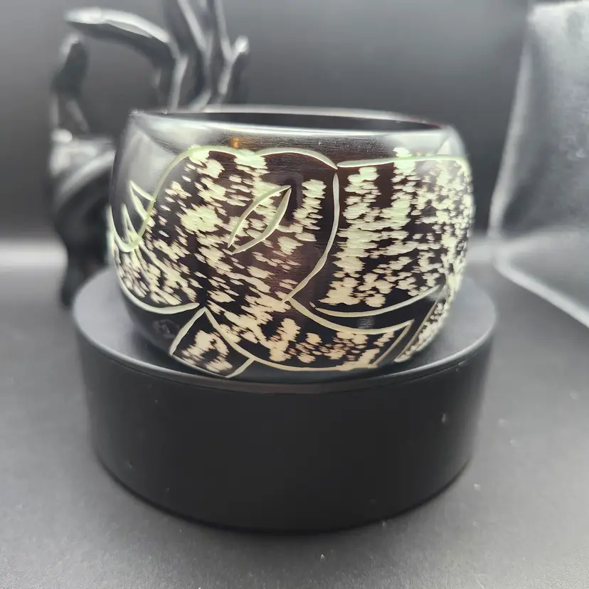 Vintage Black & White Elephant Carved Bangle
