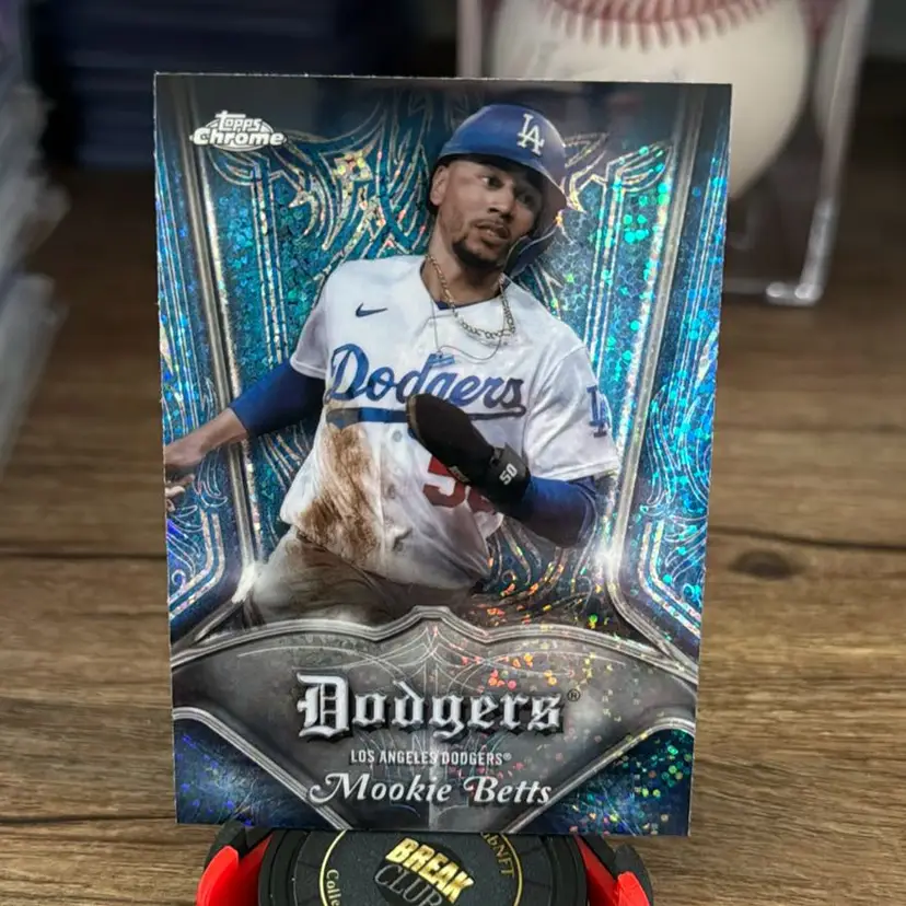 Mookie Betts 2022 Topps Chrome Pinstriped Insert Los Angeles Dodgers