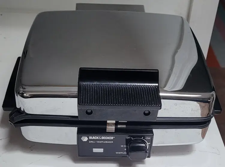 Vintage Black & Decker Waffle Baker Maker Grill G48TD TESTED 900 Watt Chrome