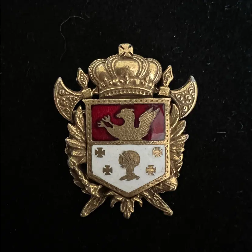 Vintage Coro Heraldic Coat Of Arms Brooch Gold Tone