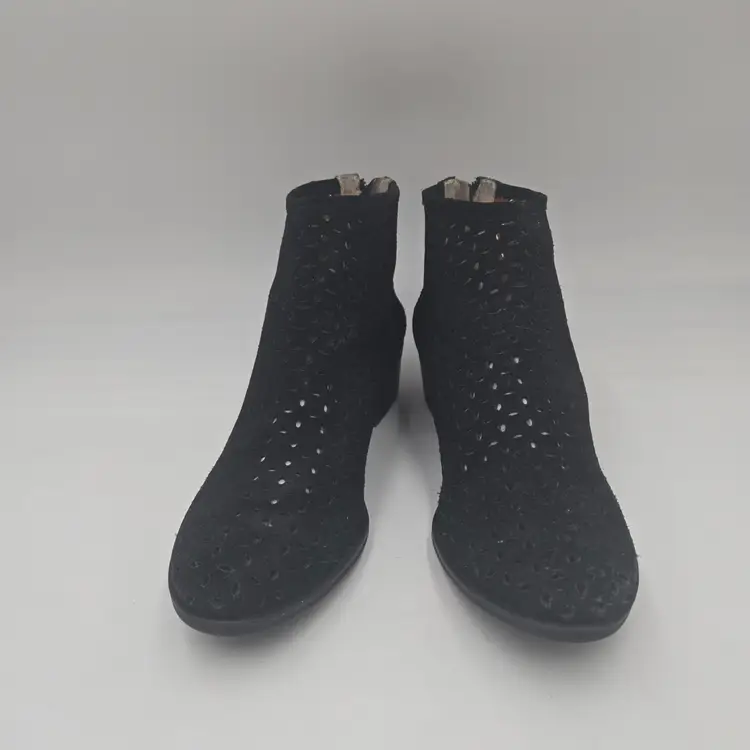 Lucky Brand Womens Sz 8 M Black Suede Perforated Zip Ankle Fashion Boots Bootie