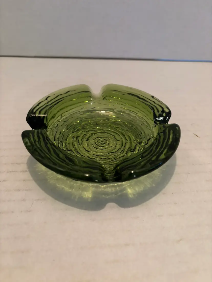Vintage Anchor Hocking Soreno Glass Avocado Green Ashtray Swirl Pattern 4 Slots