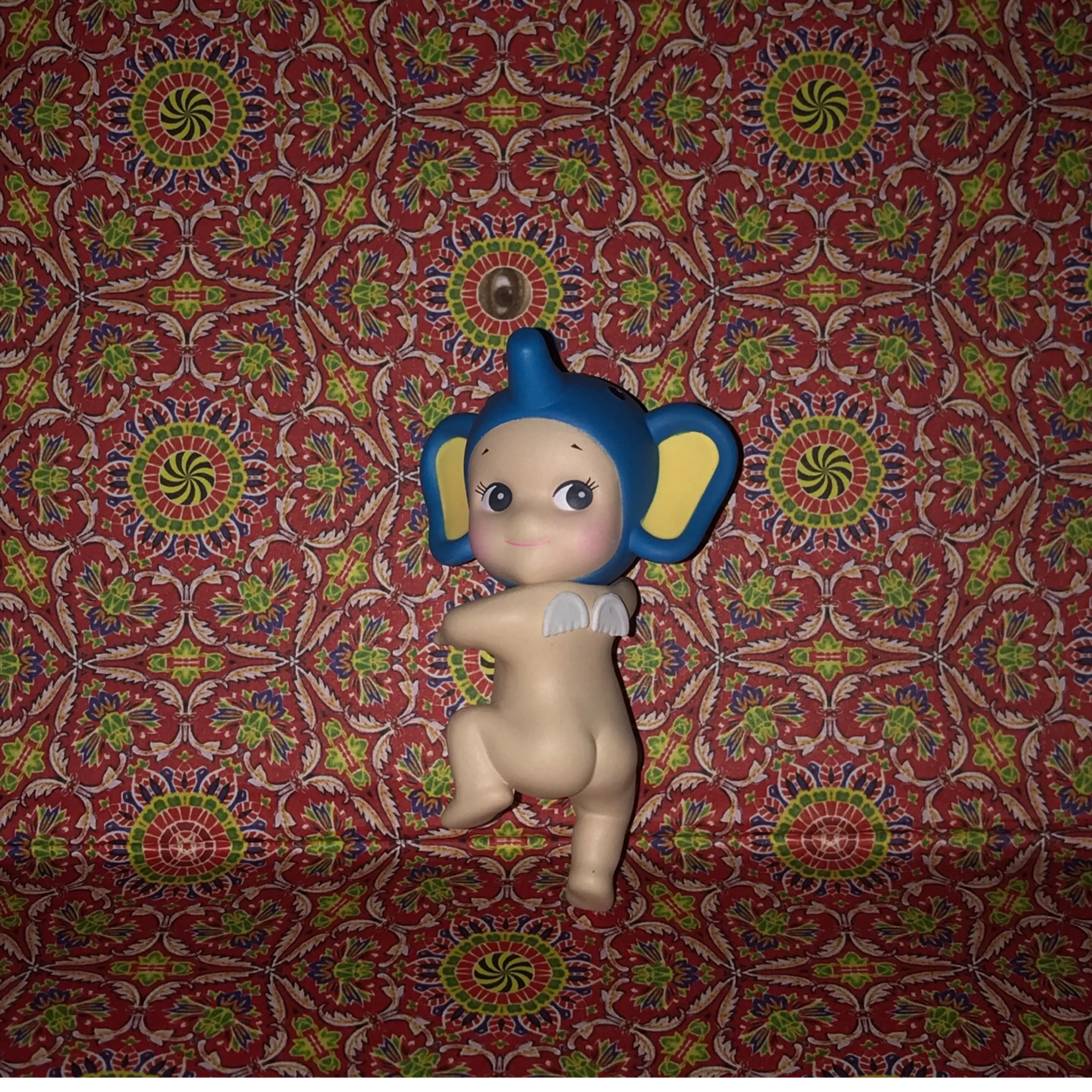 elephant looking back hipper