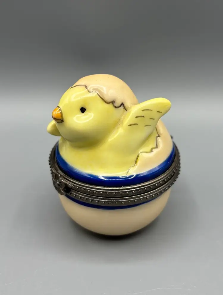 Vintage Little Chick Hinged Porcelain Trinket Box