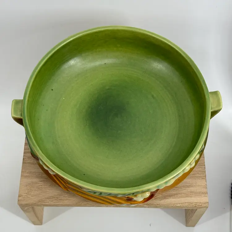 Roseville Pottery Snowberry Green Bowl 8". Beautiful Condition.