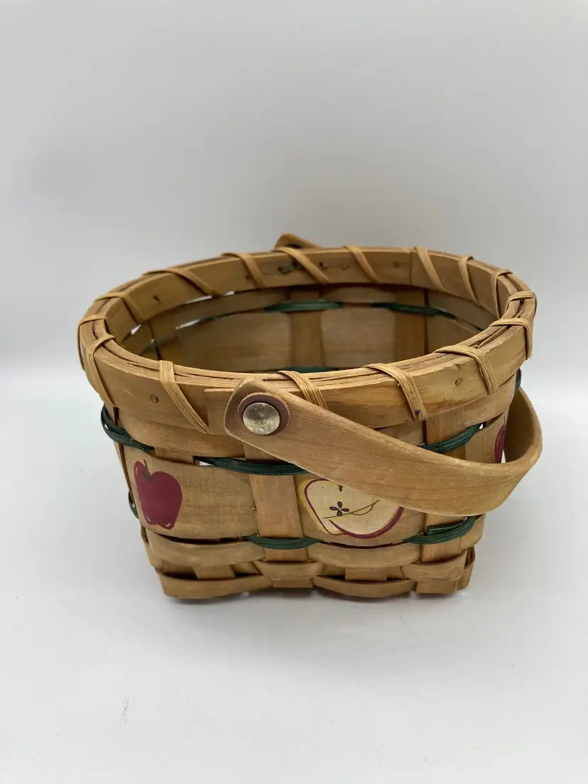 Wooden mini basket with apple decor