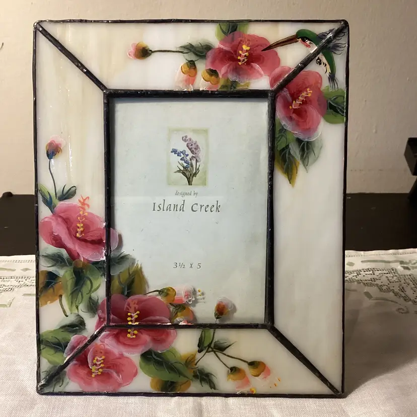 Vintage Island Creek Leaded Hand Painted Glass Easel Picture Frame 3.5” x 5” (picture size), 8” x 6.75” (frame)