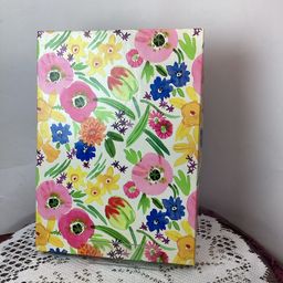 Vintage Hallmark Stationary Set: 30 Sheets Of Stationary Paper, 15 Envelopes, And 15 Seals