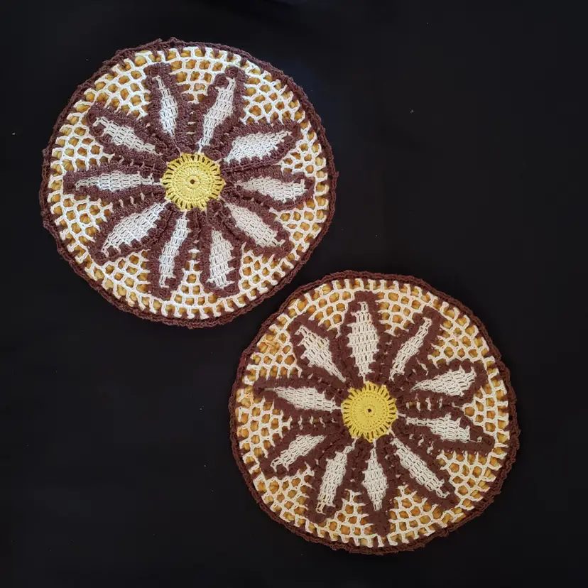 Textile Hot Pad Trivet Flower Hand Crochet 8⅜" Diameter unbranded set of 2