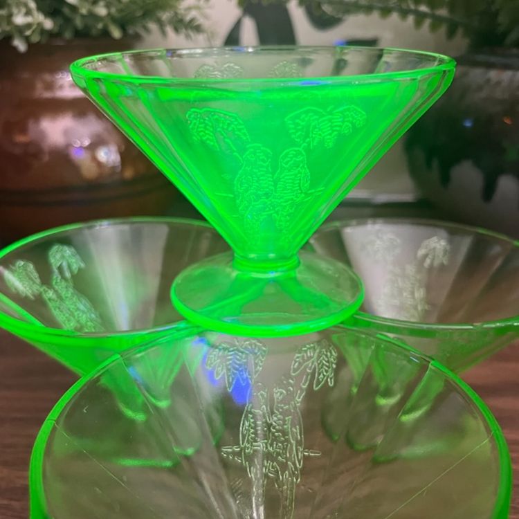 Set of 4 Federal Glass Sylvan Parrot Pattern Uranium Depression Sherbert Dishes