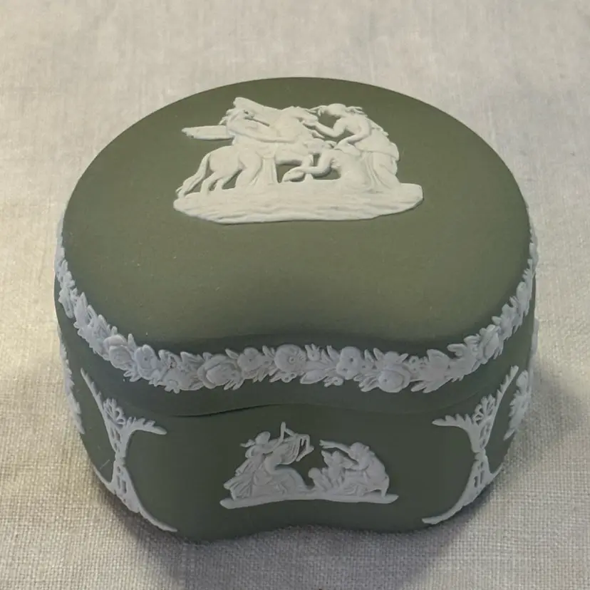 Wedgewood Green Jasperware Trinket Box
