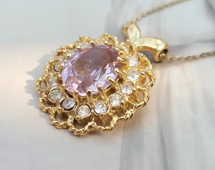 Vintage Lavender Purple Stone Gold Tone Halo Pendant Necklace 18"