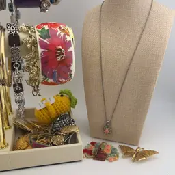 #31 - Jewelry Item! $5 Max Domestic Shipping