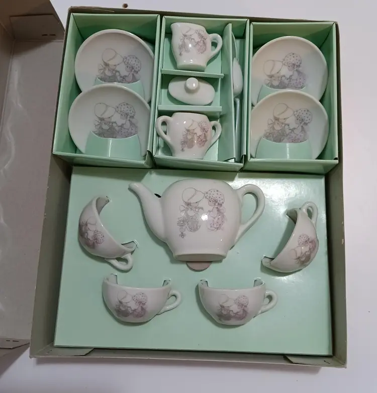Enesco Designed Giftware Precious Moments "Our Friendship Hits The Spot" 12 Piece Porcelain Tea Set