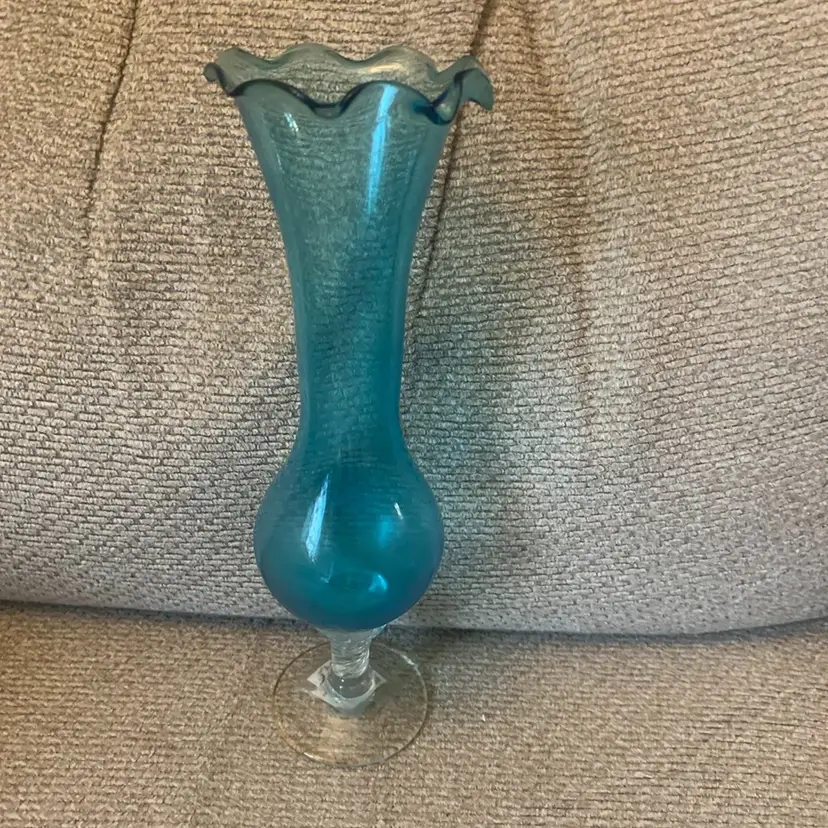 Art Glass Sky Blue To Clear Bud Base
