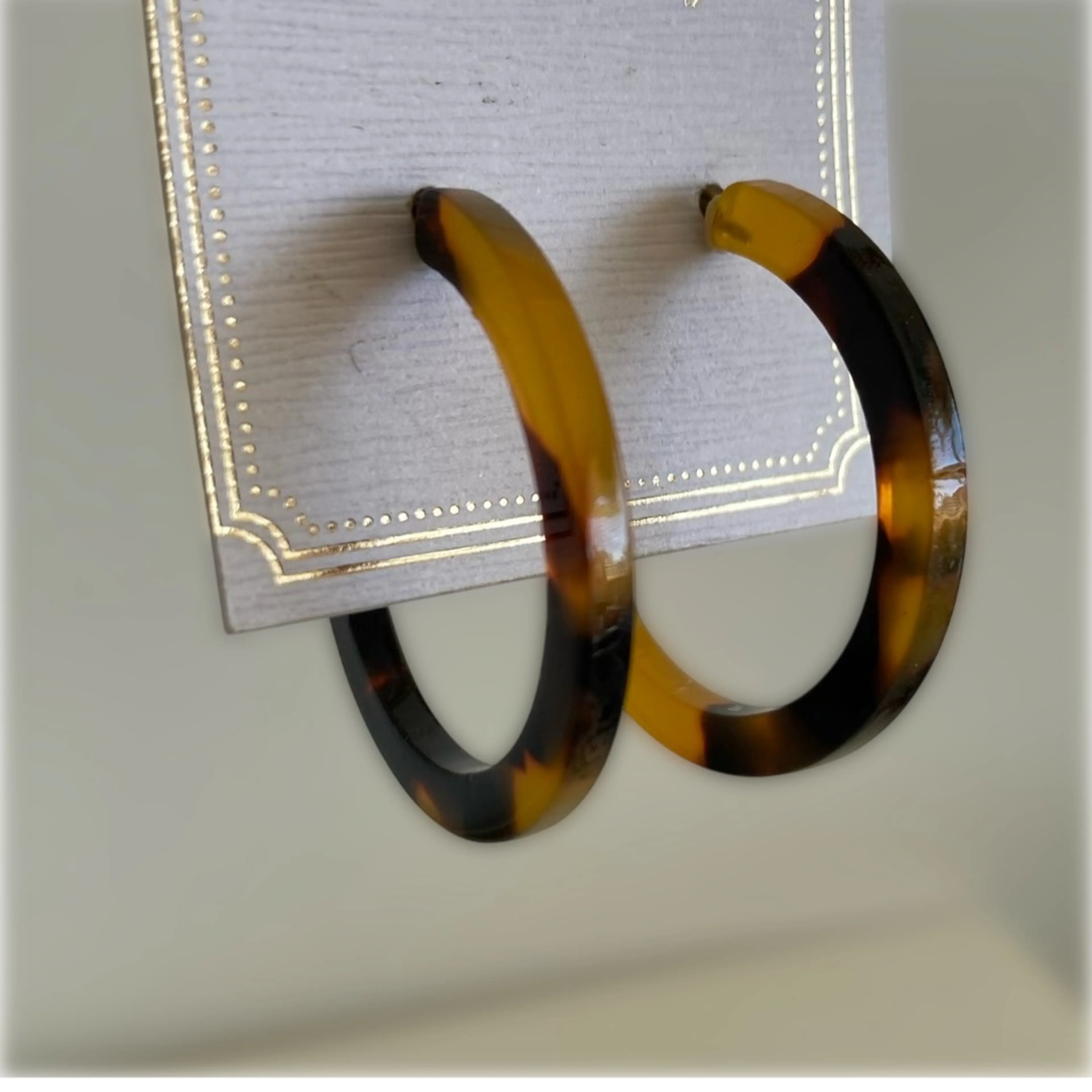 #01 Vintage Faux Tortoise Shell Lucite Hoop Earrings