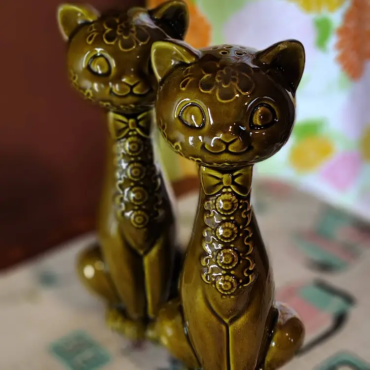 Vintage Tall Cat Salt and Pepper Shakers | Jumbo Funky Flower Power Cat Shaker Set | Mid Century Style Long Necked Cats | 1970s Holt Howard Made in Japan