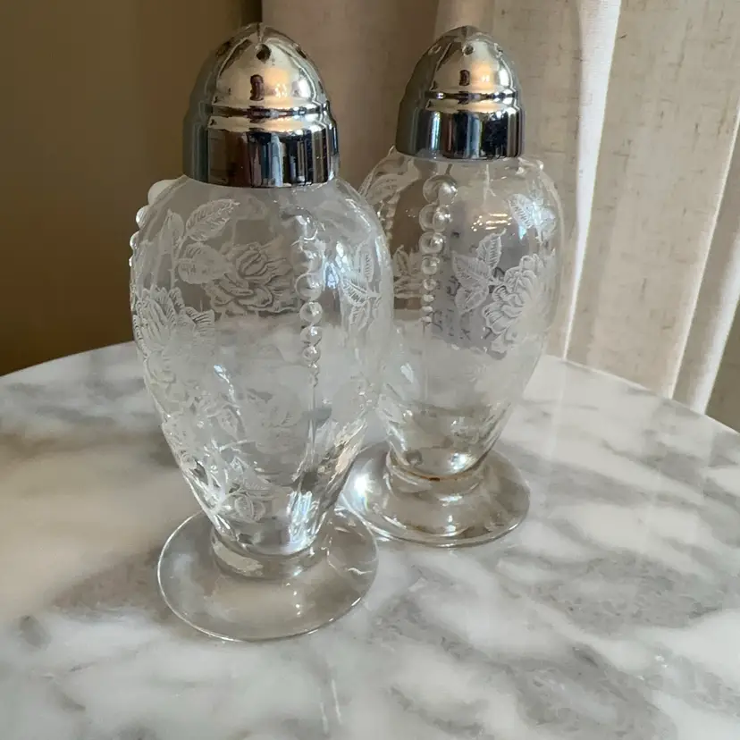 🔔 Heisey Glass “Rose” Salt And Pepper Shakers