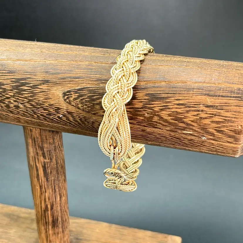 Beautiful Gold Tone Woven Bracelet With Hook Closure 7 1/2” Long