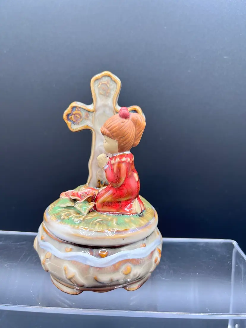 #2073B Vintage Christian Ceramic Trinket Box with Cross, Roses and Little Girl Praying
