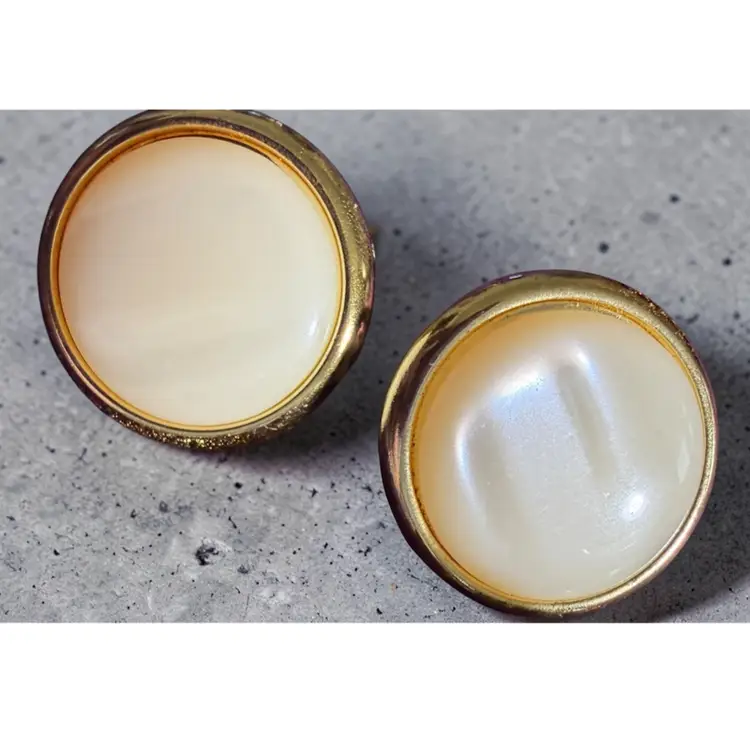 Vintage Thermoset Moonglow Gold & Silver Tone Screw Back & Clip On Earrings