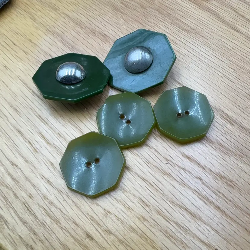 Lot Of 5 Green Octagonal Bakelite Vintage Buttons - 2 Pc Constructed (2 Ct) And 3 Sew Through