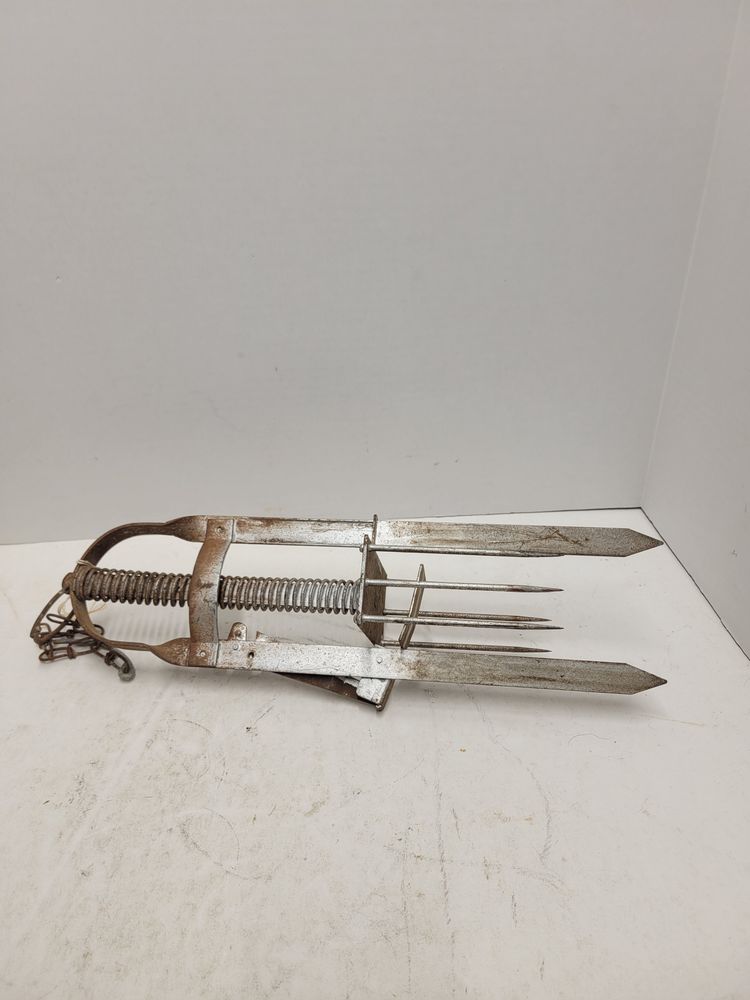 Victor Plunger Style Mole Trap Steel Spike  Made In USA