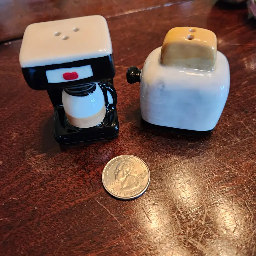 Salt & Pepper Shakers Coffee and Toaster