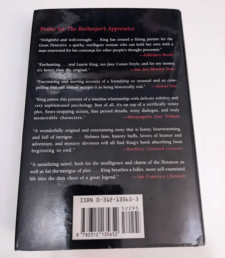 A Monstrous Regiment of Women - Laurie R. King (Hardcover)